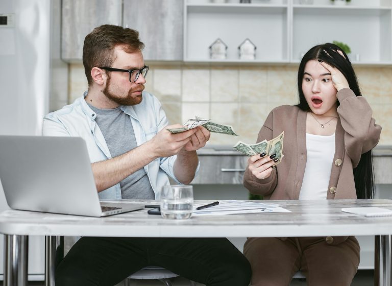 Salud Financiera en Pareja: Guía para hablar de dinero con tu novio/a
